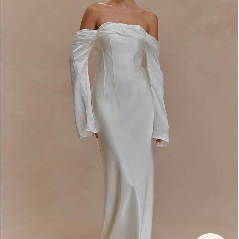 Meshki Elegant Off-Shoulder White Dress